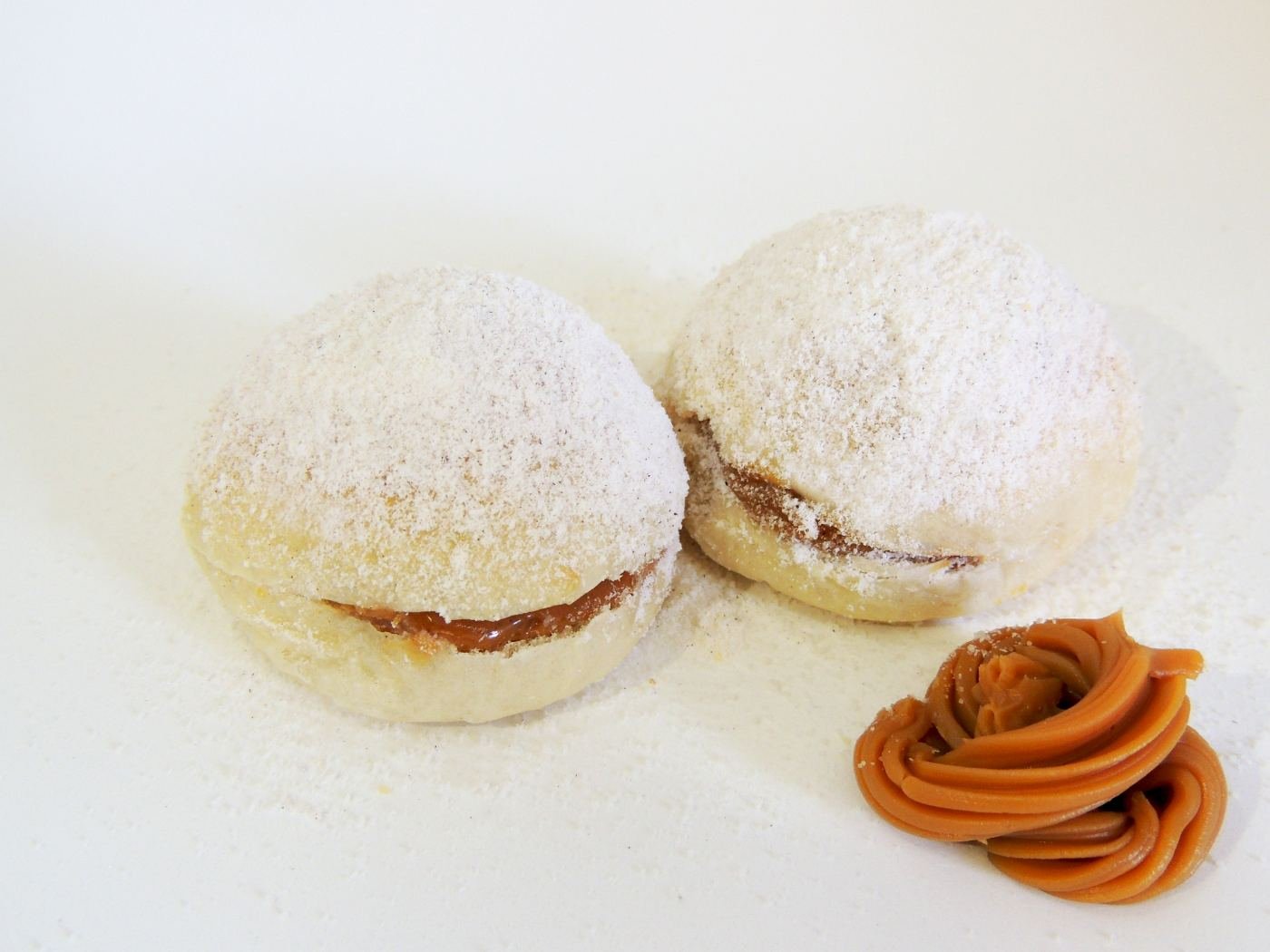 Pãozinho recheado com doce de leite